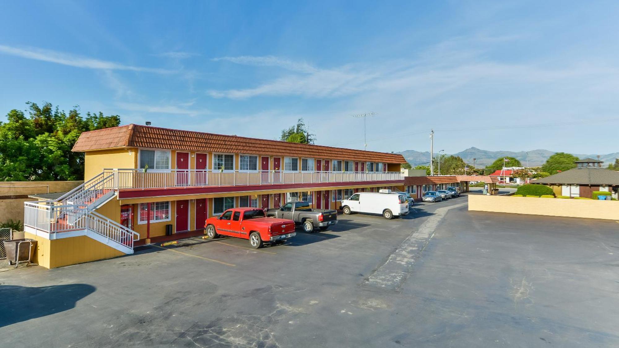 Hollister Inn Zewnętrze zdjęcie
