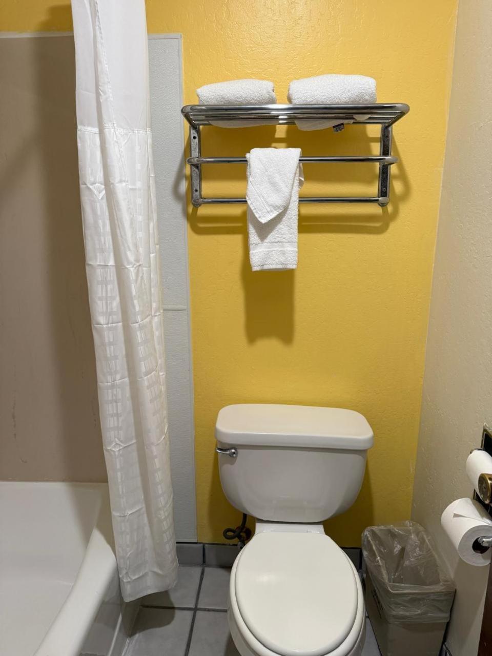 Hollister Inn Zewnętrze zdjęcie