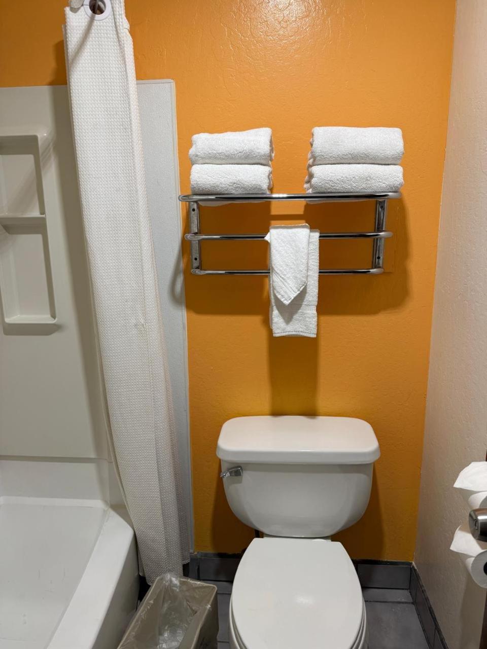 Hollister Inn Zewnętrze zdjęcie